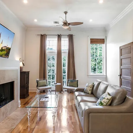 Spacious 3Br Downtown Condo In New Orleans